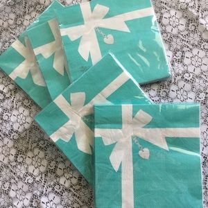 ✨NIP Tiffay Blue White Bow Charm Print Disposable Napkin 5 Counts